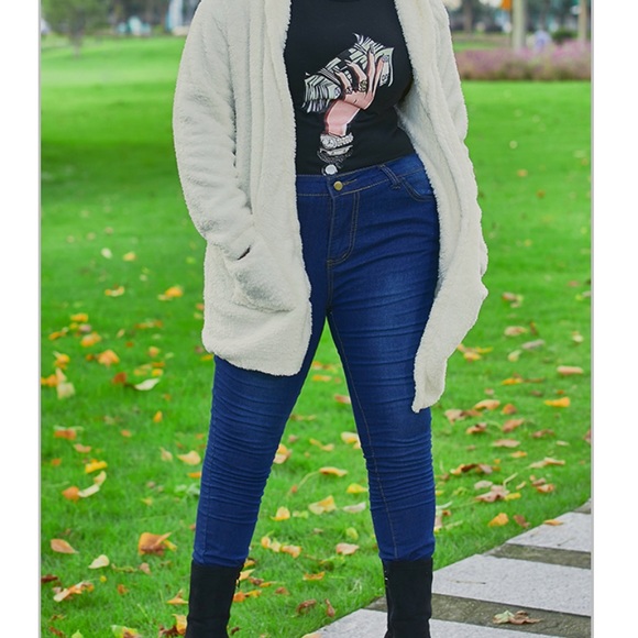 NWT WHITE PLUSH CARDIGAN!!! - Picture 5 of 6